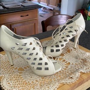 Ivory heel sandal❤️